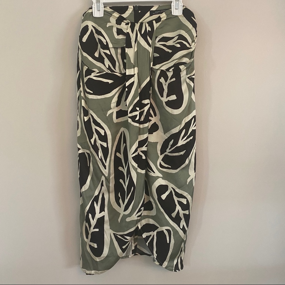 NEW Zara Flowy Skirt